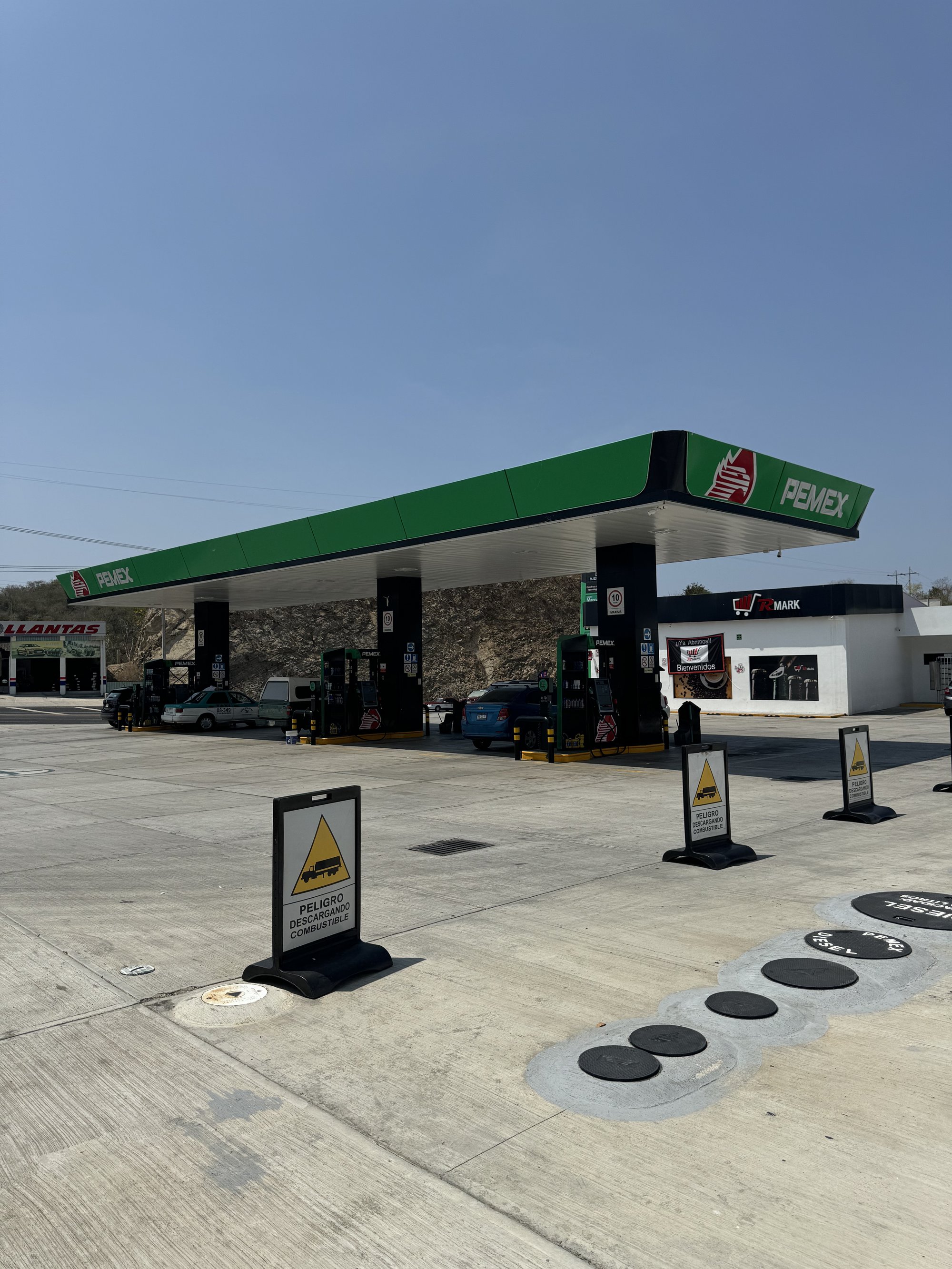 Sucursal 14061 Lomas Libramiento con tienda Rmark